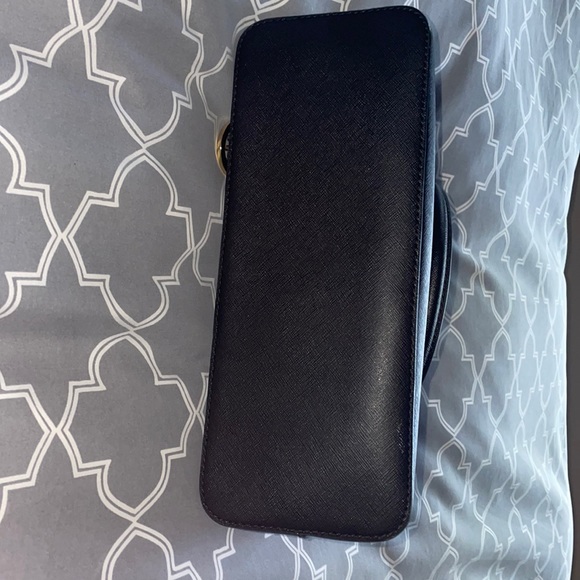 This is a once used Micheal Kors bag that I do not use and would love to sell - Picture 8 of 8